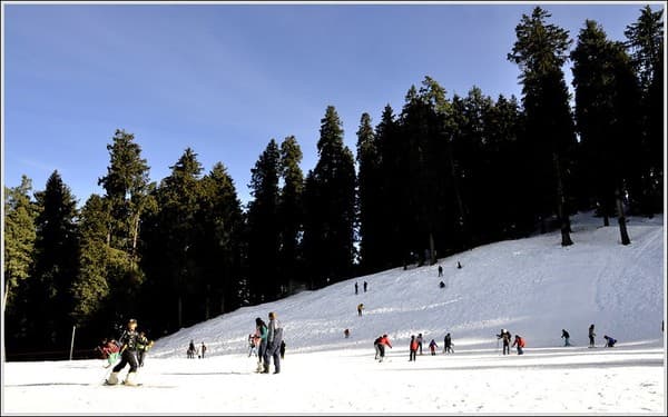 Skiing at Narkanda Photo 1