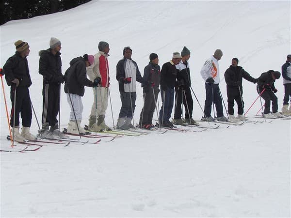 Skiing at Narkanda Photo 3