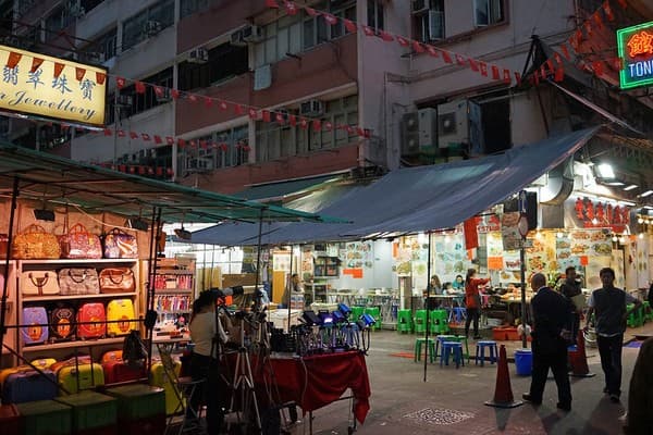 Temple Street Night Market Photo 3