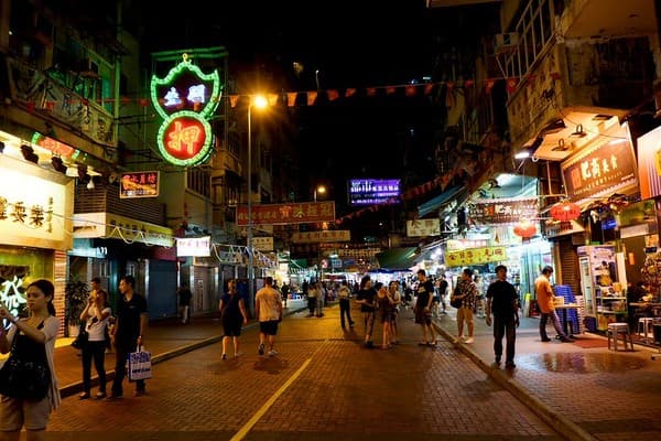 Temple Street Night Market Photo 1