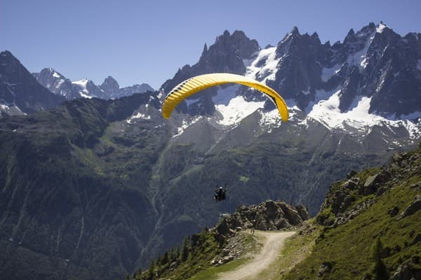 Paragliding over Srinagar (Astanmarg/Harwan) Photo 1