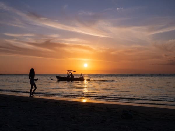 Flic en Flac Beach Mauritius (explored) Flic en Flac Beach Mauritius (explored)