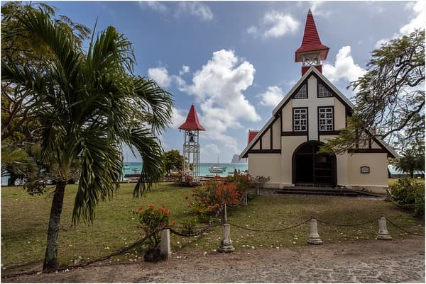 Notre-Dame Auxiliatrice (Red Roof Church) Notre-Dame Auxiliatrice (Red Roof Church)
