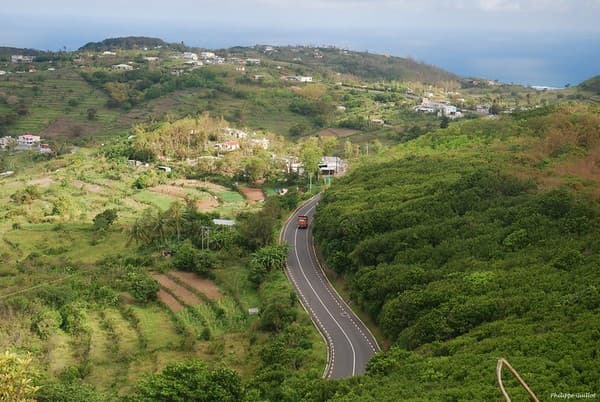 La route principale de Rodrigues vue du mont Limon La route principale de Rodrigues vue du mont Limon