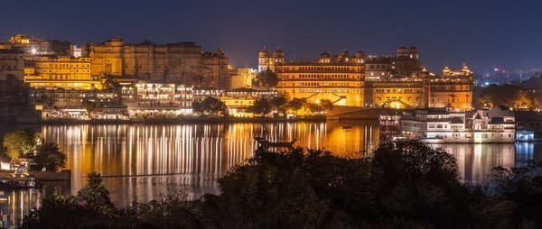 Rajasthan – Udaipur: City Palace and Lake Pichola Rajasthan – Udaipur: City Palace and Lake Pichola