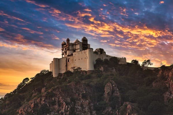 Sajjangarh (Monsoon Palace) Sajjangarh (Monsoon Palace)