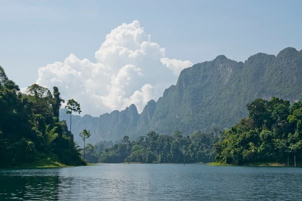 Khao Sok National Park lake stay (Cheow Lan Lake) Khao Sok National Park lake stay (Cheow Lan Lake)