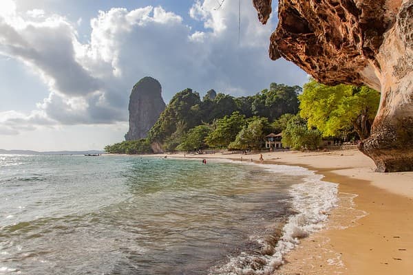 Railay Beach rock climbing Photo 1