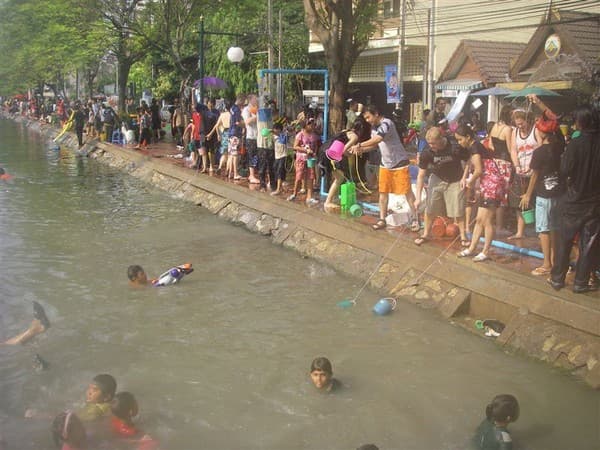 Songkran water festival (April) Photo 1