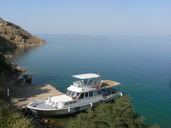 Lake Van & Akdamar Island Photo 2