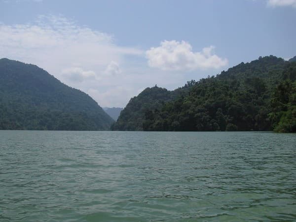 Ba Be Lake boat trip and stilt-house homestay Photo 1