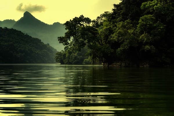 Ba Be Lake boat trip and stilt-house homestay Photo 2