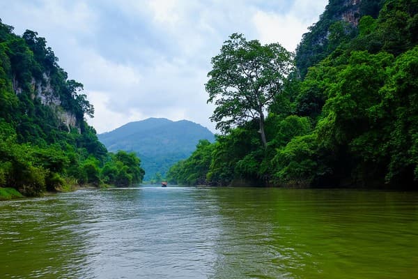 Ba Be Lake boat trip and stilt-house homestay Photo 3