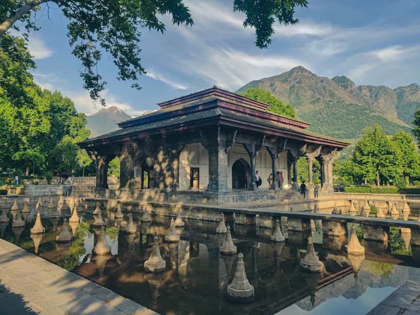 Heritage & Gardens: Srinagar Mughal Legacy with Guided Walks Heritage & Gardens: Srinagar Mughal Legacy with Guided Walks
