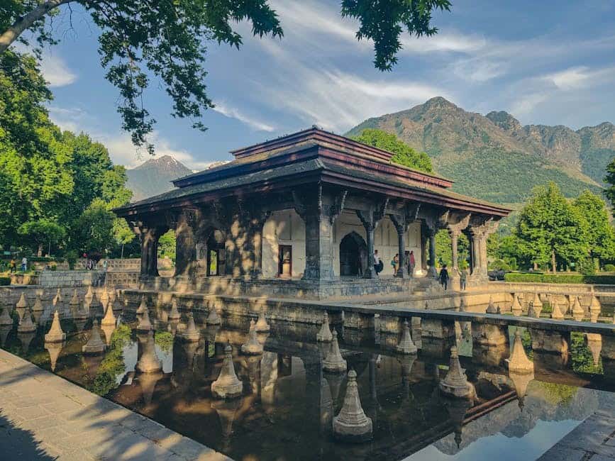 Heritage & Gardens: Srinagar Mughal Legacy with Guided Walks Heritage & Gardens: Srinagar Mughal Legacy with Guided Walks